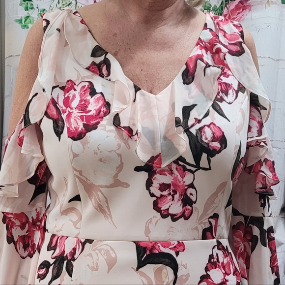 IVANKA TRUMP FLORAL DRESS - Picture 4 of 6